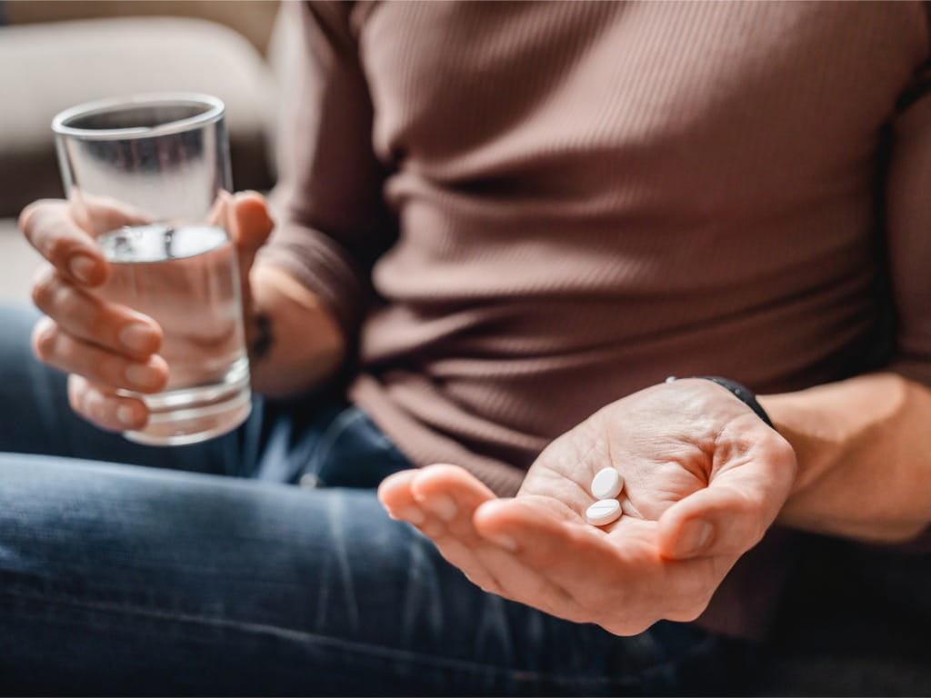 What does acetaminophen do and how does it work?